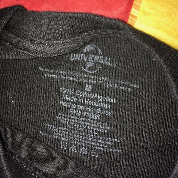 Universal Studio Graphic T-shirt (Sz- Med) - Picture 2 of 2